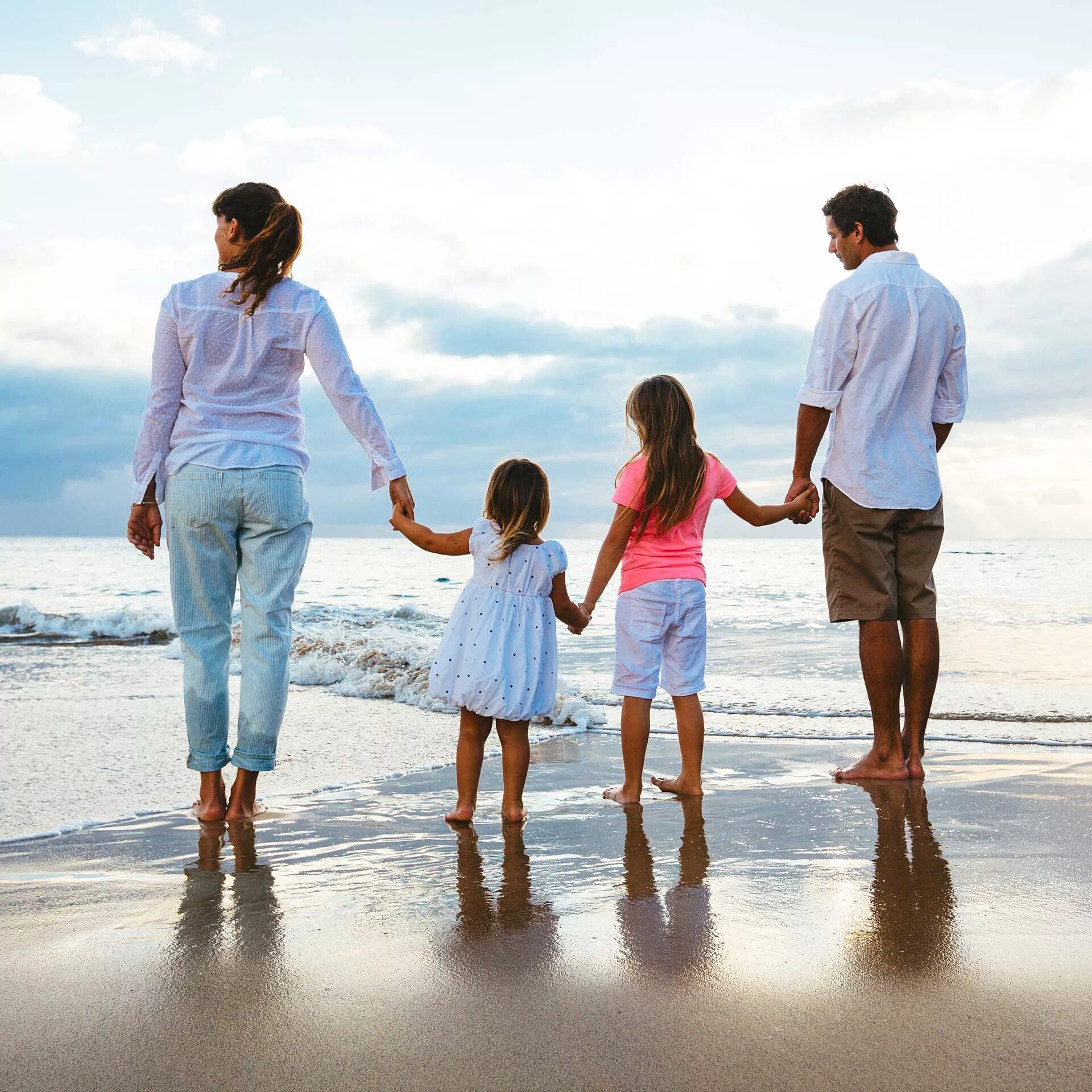 счастливый ребенок с родителями. мечта родителя. мечта родителя. педагог и родитель. мечта родителя.