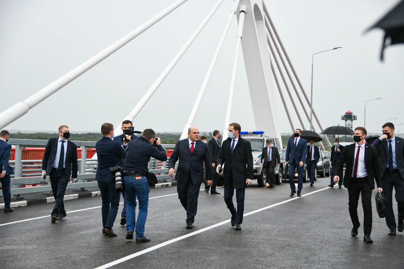 Приезд из границы. Мост через Амур Благовещенск Хэйхэ. Мост Благовещенск Хайхэ. Автомобильный мост Благовещенск Хэйхэ. Благовещенск мост в Китай.