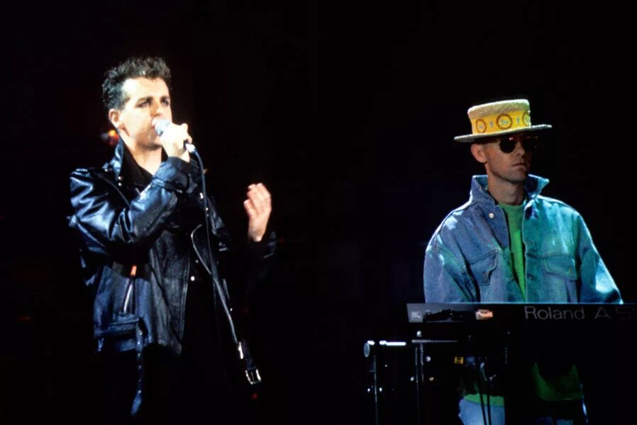 Солист пет шоп бойс. Pet shop boys 1986. Pet shop boys actually 1987. Pet shop boys please 1986. Пет шоп бойс хиты слушать