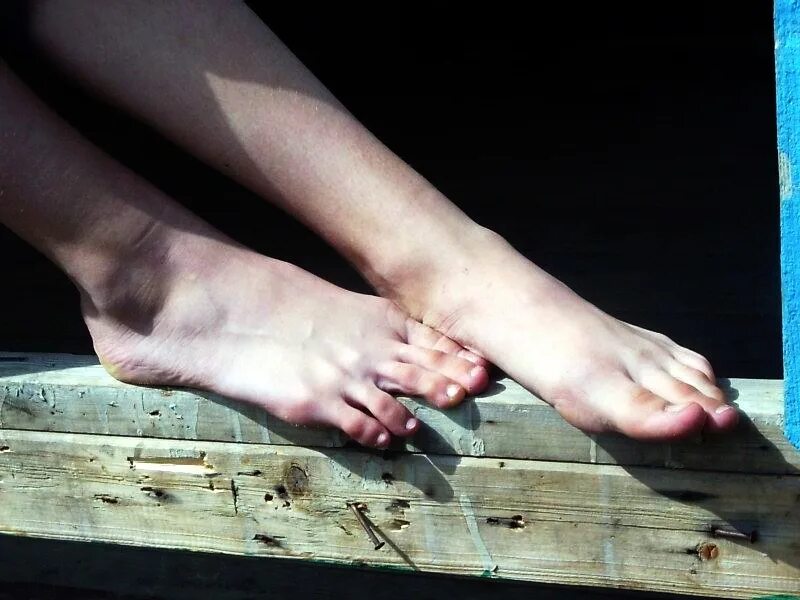 Связанные женские ножки. Босые ноги девушек. Щекотка tickled, 2016. Девушка прикованная цепями. Ноги пытки девушке.