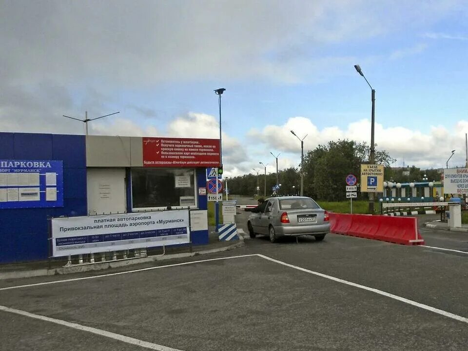 Автостоянки в аэропорту мурманска. План парковки аэропорта мурманск. Аэропорт мурманск. Автомобиль заехал в аэропорт. Стоянка в мурманске.