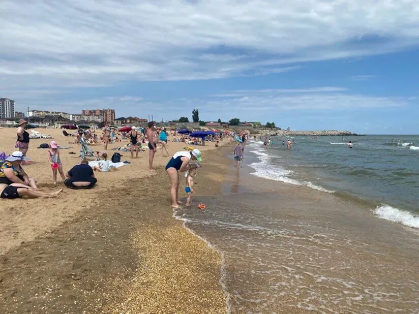 Тур в дагестан на каспийском море. Пляж Shansi Каспийск. Каспийское море пляж Каспийск. Пляж Лагуна Каспийск. Каспийское море Махачкала пляж.