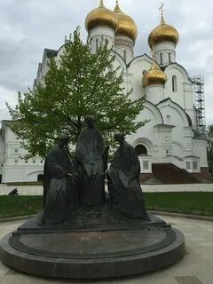 Памятник троица автор