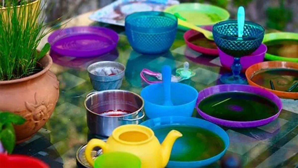 Как заново использовать пластиковую посуду. Памятка по пластику использование. Посуда одноразовая пластиковая. Откажитесь от пластиковой посуды. Использованная пластиковая посуда.