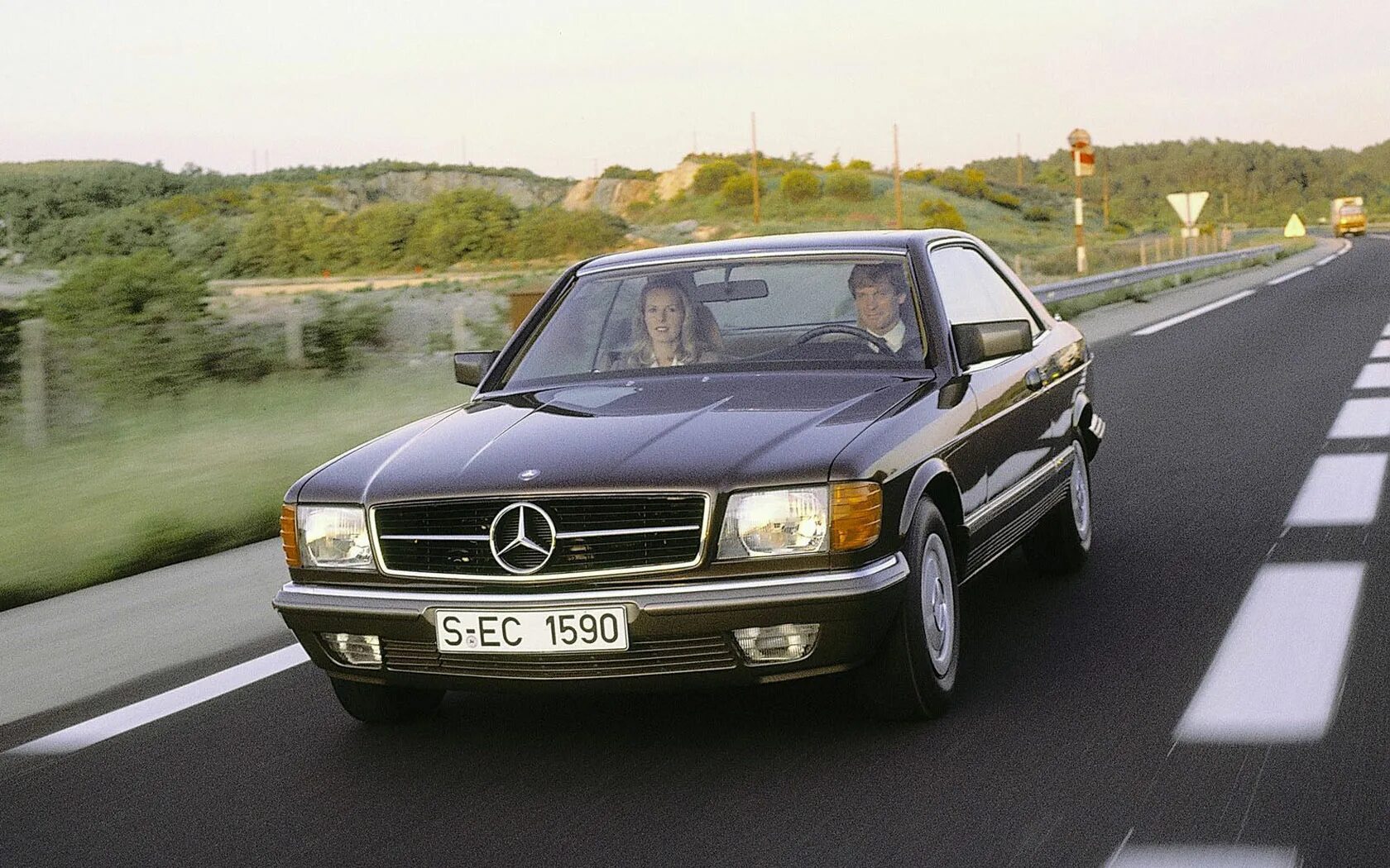 Мерседес 1 поколение. Mercedes Benz w126 Coupe. Mercedes-Benz c126. Mercedes Benz s126. Мерседес s class 1990.