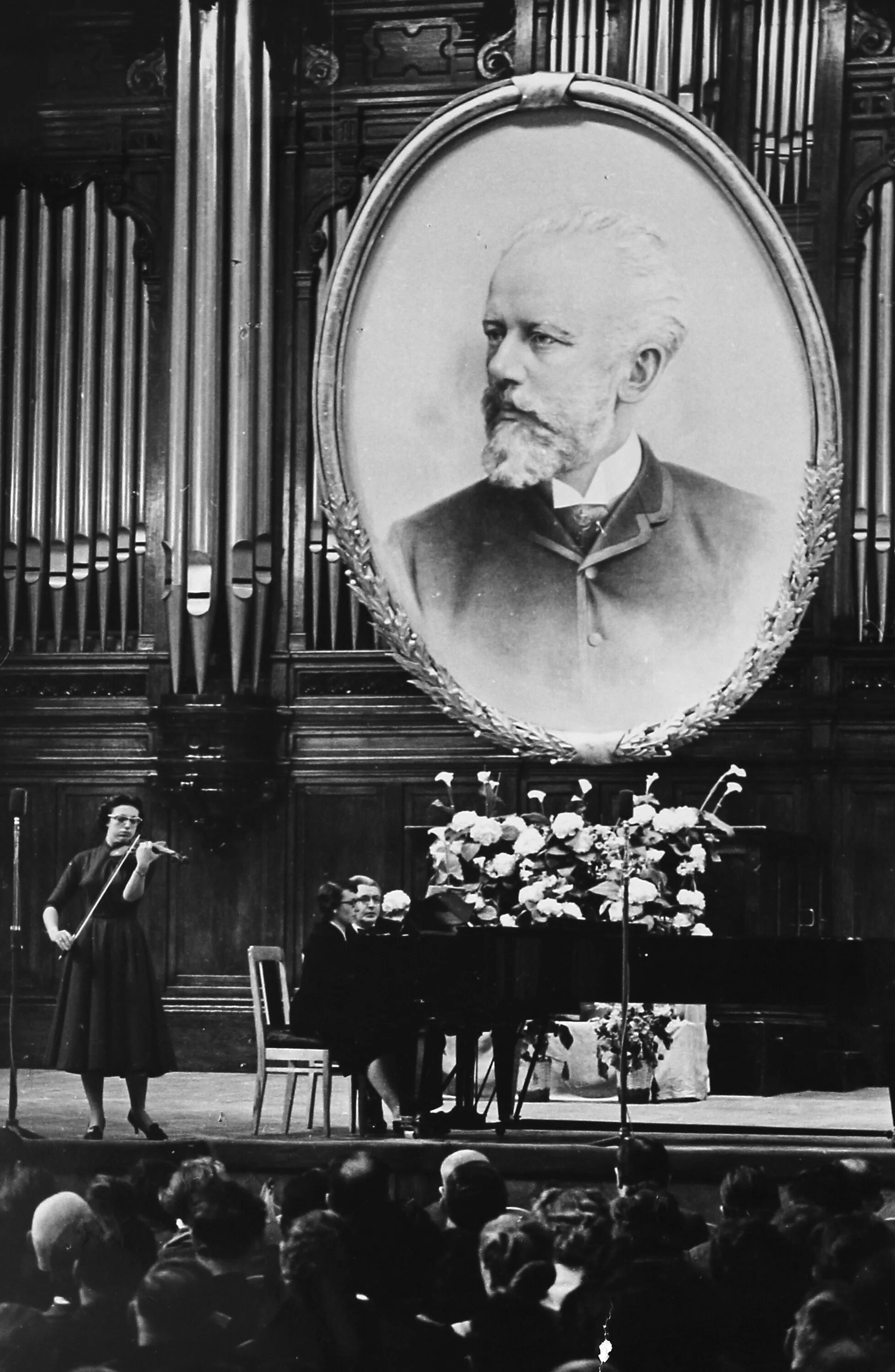 Первый международный конкурс чайковского. Первый конкурс Чайковского 1958. Международный конкурс имени п.и. Чайковского (1958, 1962). Первый Международный конкурс им Чайковского 1958. Международный музыкальный конкурс имени Чайковского 1958.