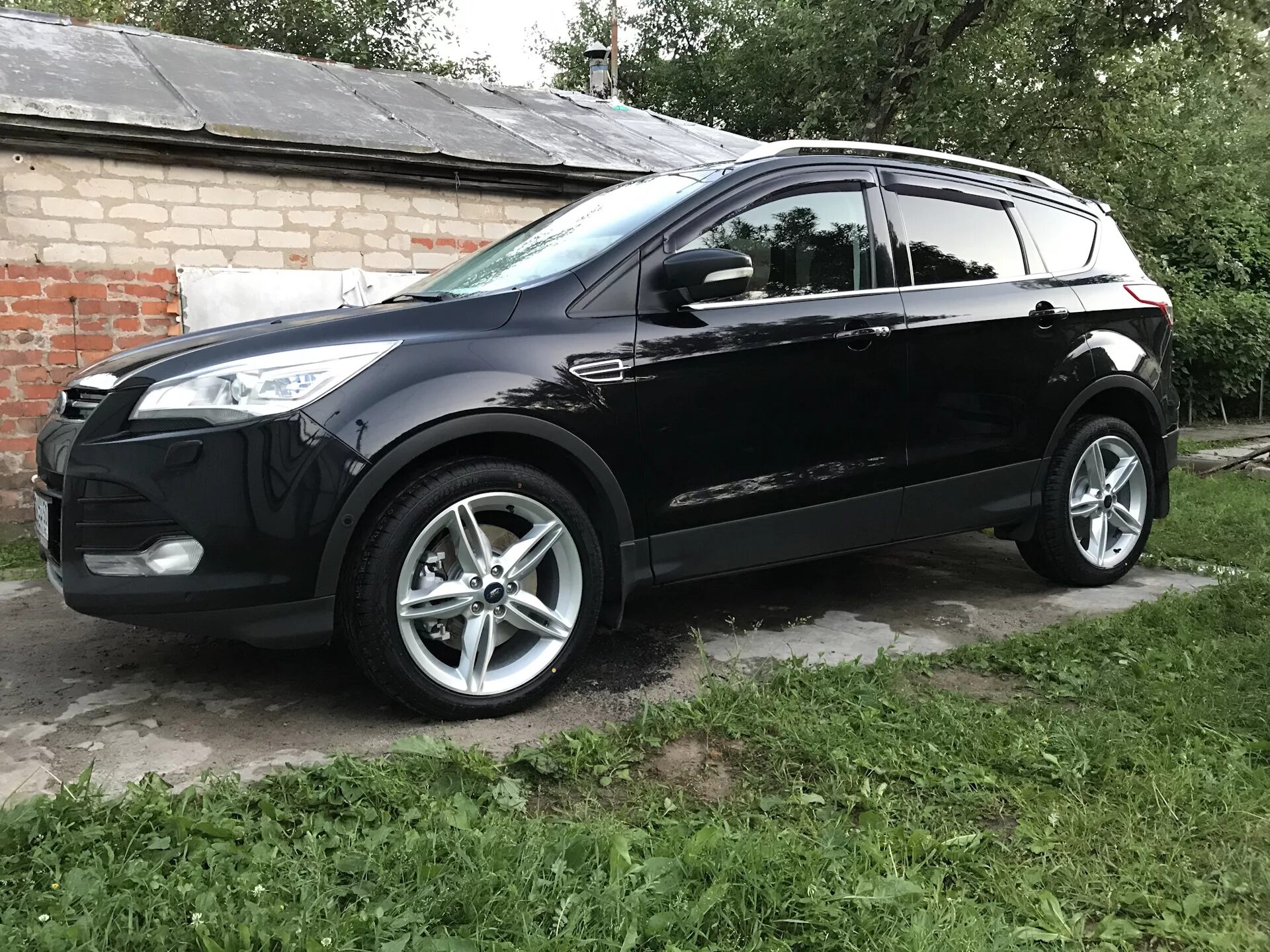 Шины форд куга 2. Колеса Ford Kuga r17. Диски Ford Kuga r17 графит. Ford Kuga 2 на 18 дисках. Ford Kuga диск r16.