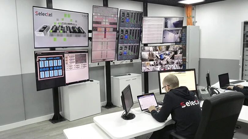 Selectel tech day 2025. Цод селектел. selectel фото. selectel офис.