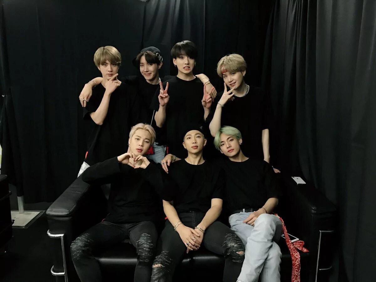 Бтс официально. Бтс вместе. bts ot7. bts совместные фото. официальные фото бтс.