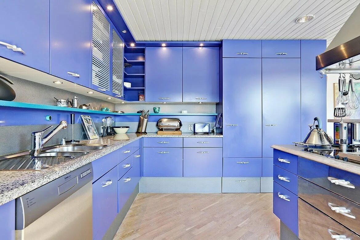 Синяя кухня. Дизайнерская кухня голубая. Красивая кухня в голубых тонах. Модная кухня синяя. Шикарная синяя кухня.
