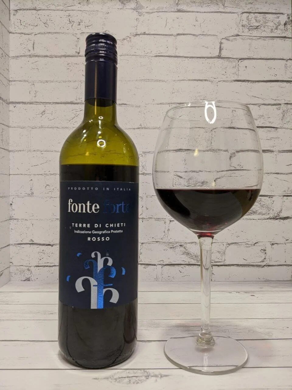 Вино португалия. Вино фонте форте белое сухое. Вино araucano humo blanco pinot noir 0. Вино фонте де сирано. Вино адега да фонте пекена.