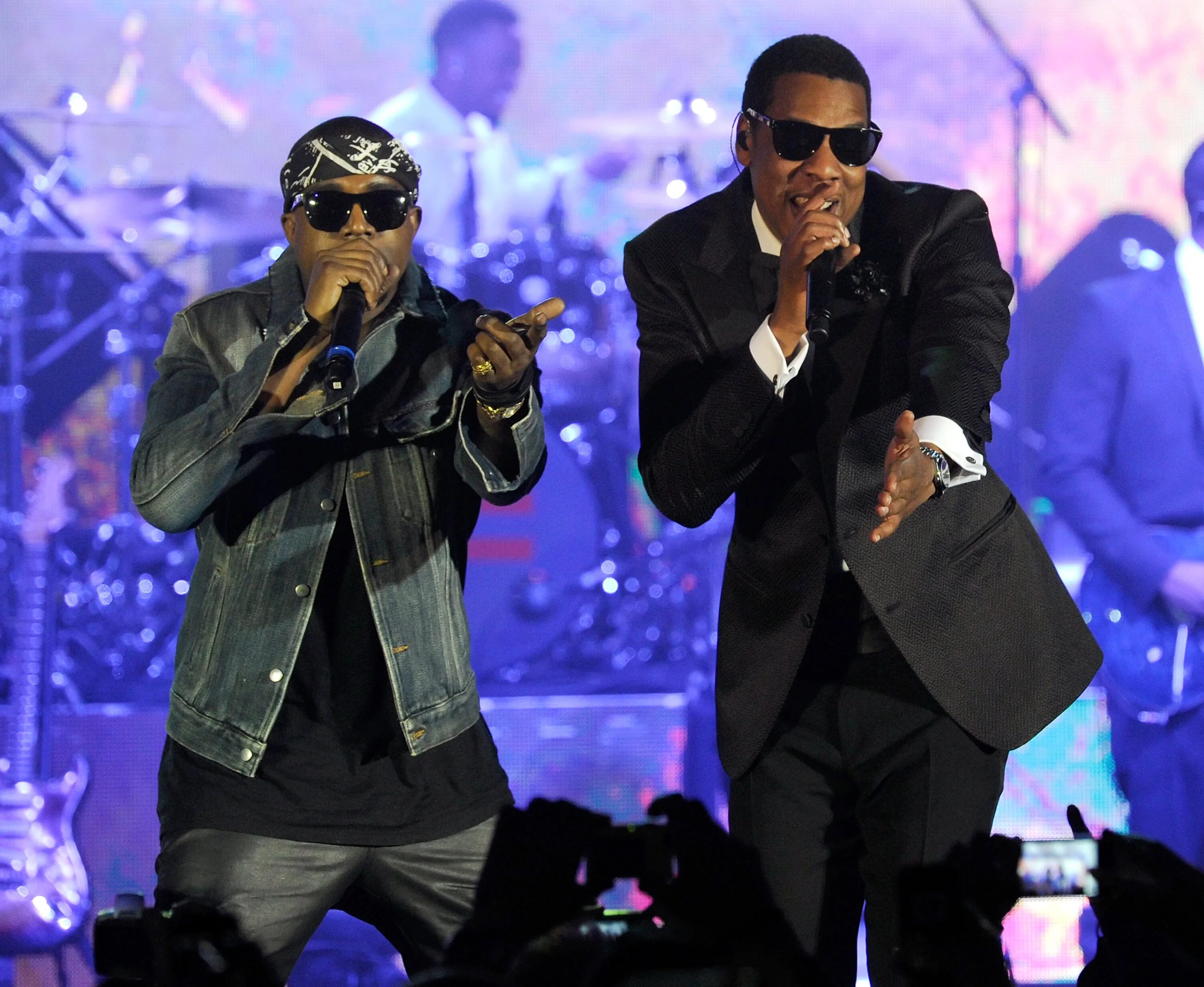 Kanye west talking once again. Jay z kanye west. канье уэст концерт. два jay z. kanye west watch the throne tour.