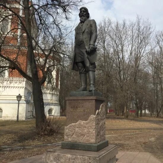 Жизнь мальцов. Памятник мальцову гусь хрустальный. памятник акиму мальцову в гусь хрустальном. памятник ивану мальцову гусь хрустальный. акимов гусь-хрустальный.