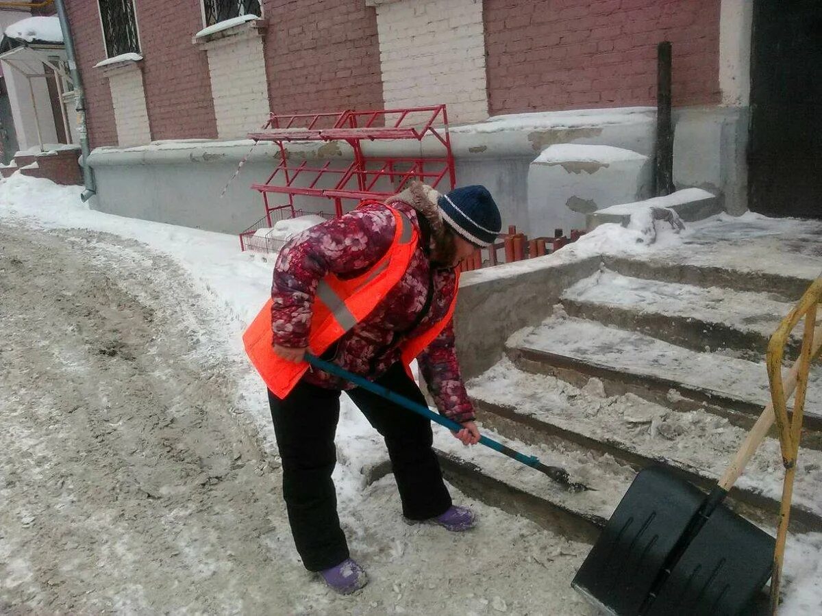 Кто убирает придомовую территорию