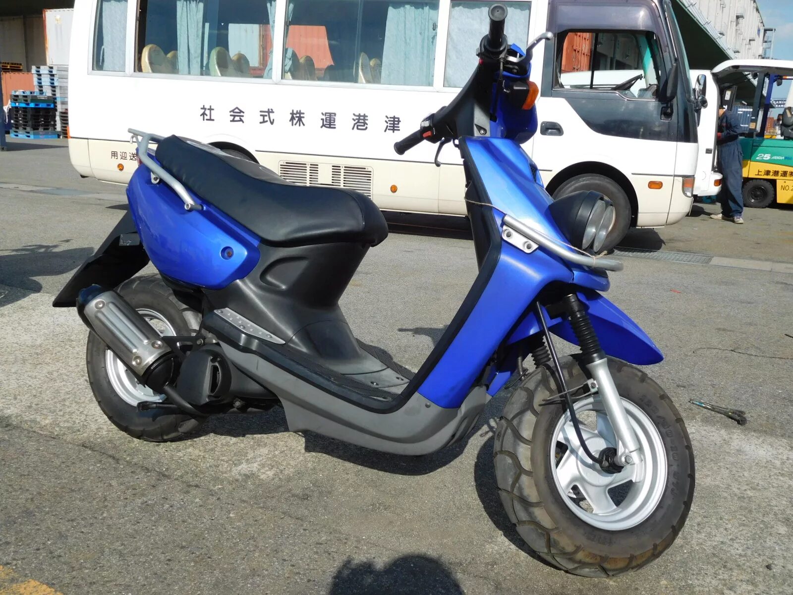 Yamaha bws 100. Ямаха BWS 100. Мопед Ямаха БВС 100. Мопед Yamaha BWS 100. Yamaha BWS 100 синий.