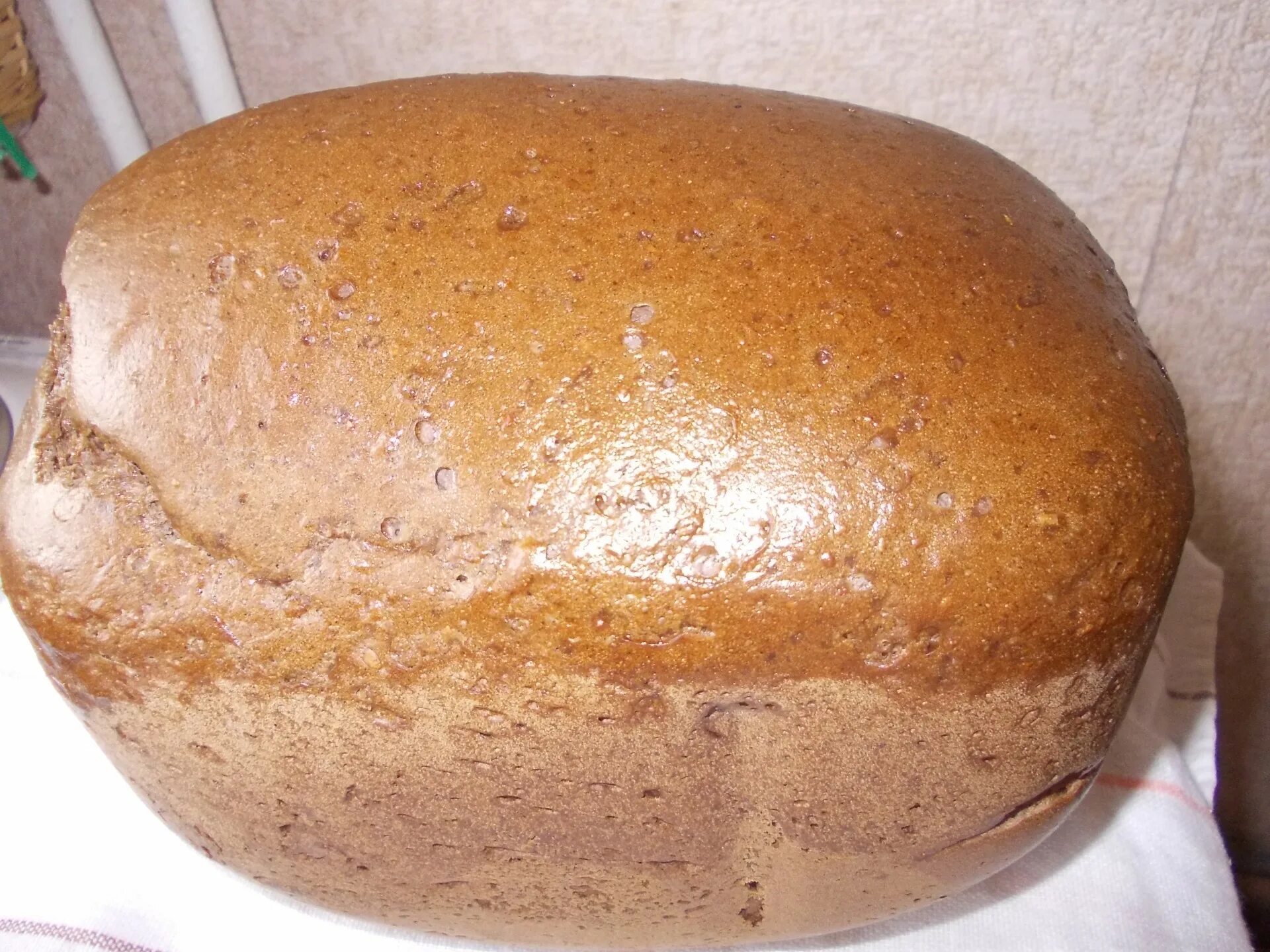 Ржаной хлеб на кефире рецепт. Ржано-пшеничный хлеб в духовке на дрожжах. Хлеб на закваске. Хлеб на опаре в хлебопечке. Пшеничный хлеб в хлебопечке.