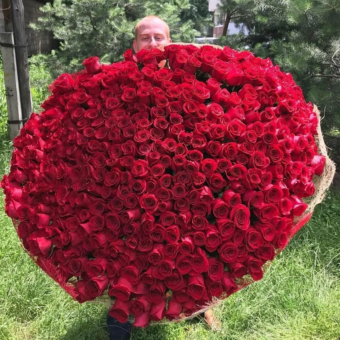 Большие розочки. Огромный букет. Букет роз огромный.