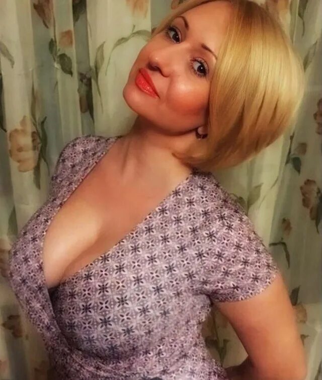 Hot mom vk. Домашние женщины. Красивая мамаша. Грудастые русские женщины. Красивые русские мамаши.