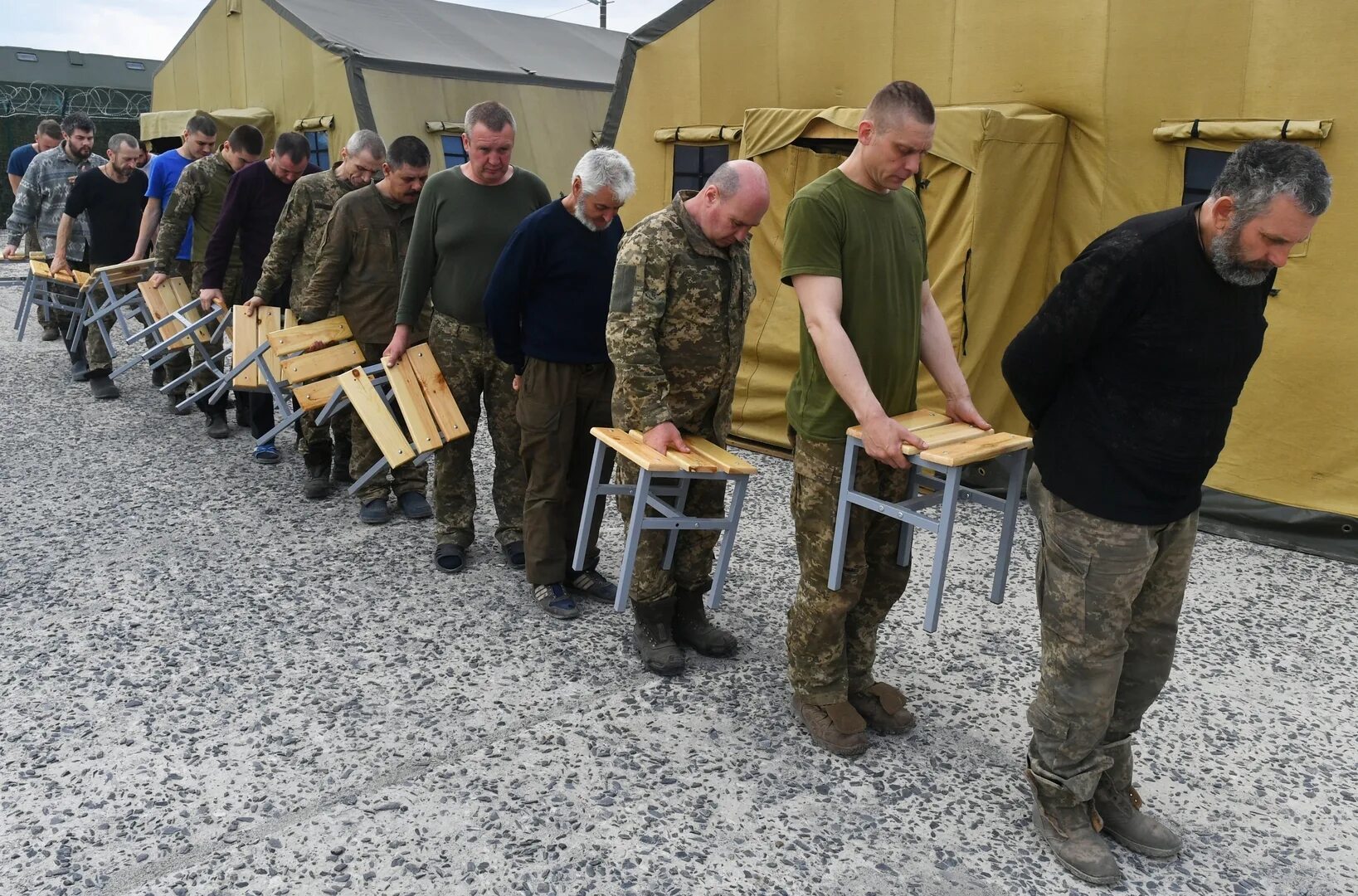 Новости украины пленные. Парад военнопленных в донецке 2014. Новости украины пленные. Новости украины пленные. Новости украины пленные.