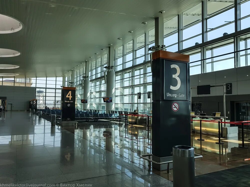 Терминалы в ереване. Аэропорт Звартноц Ереван. Ереван аэропорт Звартноц внутри. Аэровокзал «Звартноц» в Ереване. Аэропорт в Ереване Звартноц 2021.