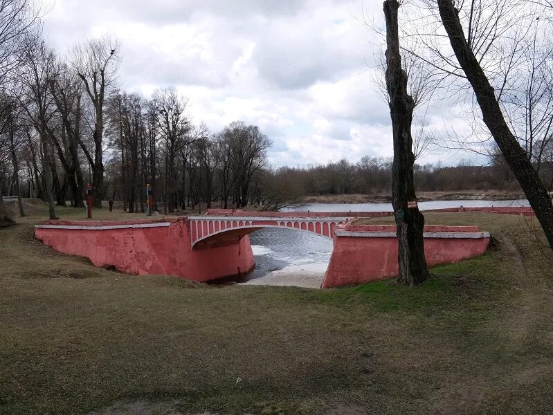 Уровень воды в реке ипуть в добруше. Набережная Добруш. Добруш Белоруссия. Добруш достопримечательности. Природа Добруша.