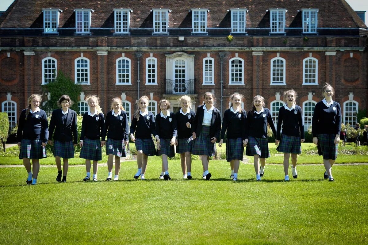 Children in britain school. Бординг школа в Англии. Школа в Англии Boarding School. Школа Ламбрук в Англии. Школы Пансионы в Лондоне.