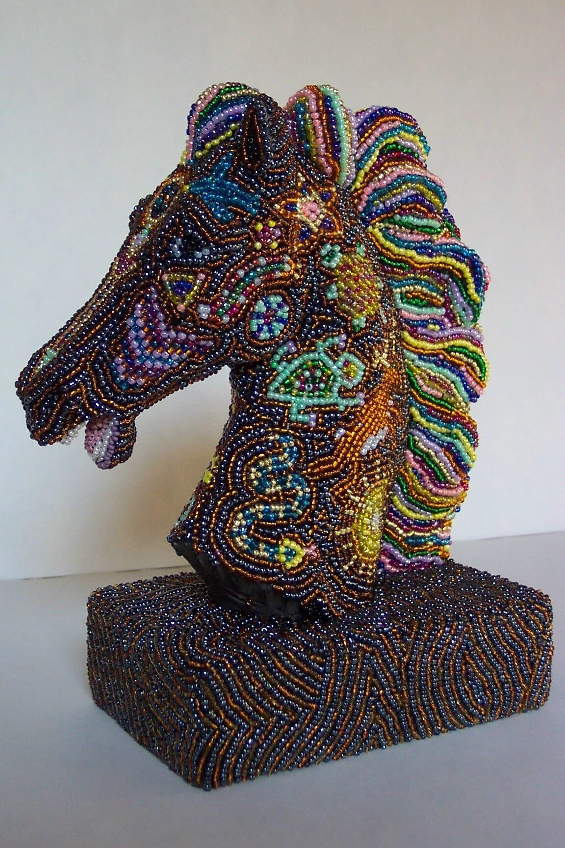 Бисер самых самых. Бисероплетение браслеты. Плетение бисером. Поделки из бисера. Поделки из бисера своими руками.