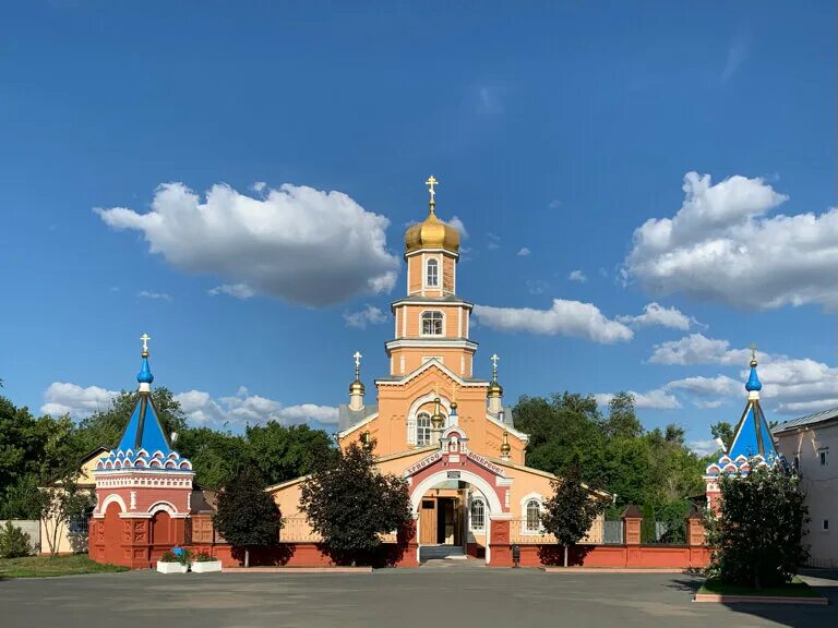Свято-тихвинский женский монастырь бузулук. Монастырь в бузулуке оренбургской области. Свято-тихвинский женский монастырь город бузулук. Бузулукский тихвинский женский монастырь. Монастырь в бузулуке оренбургской области.