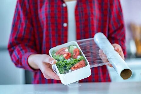 В РФ РАЗРАБАТЫВАЮТ СЪЕДОБНУЮ ПЛЕНКУ, ПРОДЛЕВАЮЩУЮ СВЕЖЕСТЬ ПРОДУКТОВ