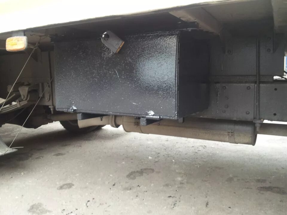 Инструментальный ящик от камаза на газель 3302. Ящик под кузов. Ящик инструментальный камаз. Инструментальный ящик камаз 5320. Инструментальный ящик газ 2705.