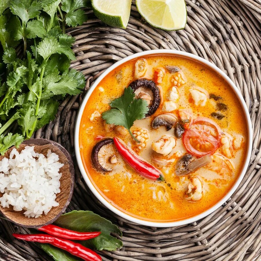 Азиатская домашняя кухня. Том ям кунг (Tom Yum Goong). Тайский суп том ям. Тайская кухня том ям.