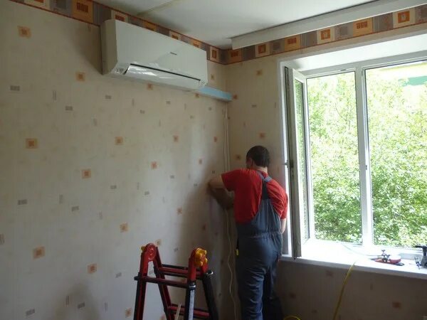 Можно ли установить кондиционер в квартире самостоятельно. Кондиционирование в квартире. монтаж кондиционера после ремонта. установленный после ремонта кондиционер. установка кондиционера после ремонта.