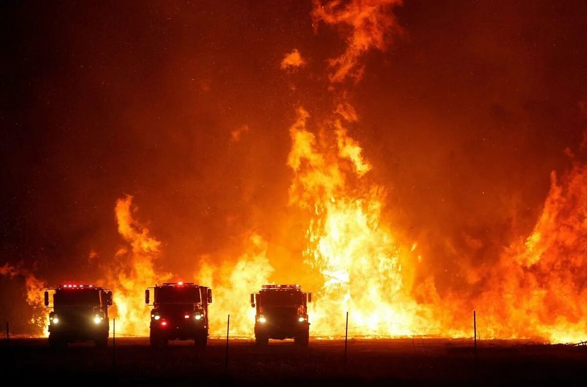 Лесные пожары в Калифорнии 2020. Пожар. Крупный пожар. Огромный пожар.