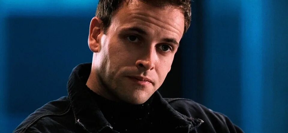 2004. Охотники за разумом фильм 2004. охотники за разумом лукас. jonny lee miller охотники за разумом. см фильм охотники за разумом.