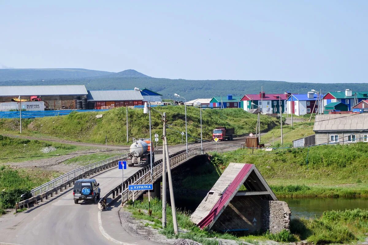 Село курил. Сахалинская область остров Итуруп. Город Курильск остров Итуруп. Южно Курильск Итуруп. Южно Курильск остров Итуруп.