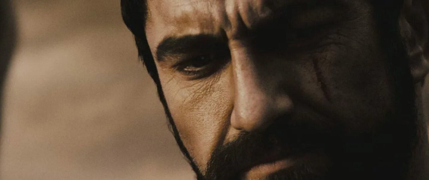 Джерард батлер в фильме 300 спартанцев. 300 спартанцев джерард бател. Джерард батлер 300 спартанцев. Джерард батлер 300 спарт. Рассел кроу 300 спартанцев.