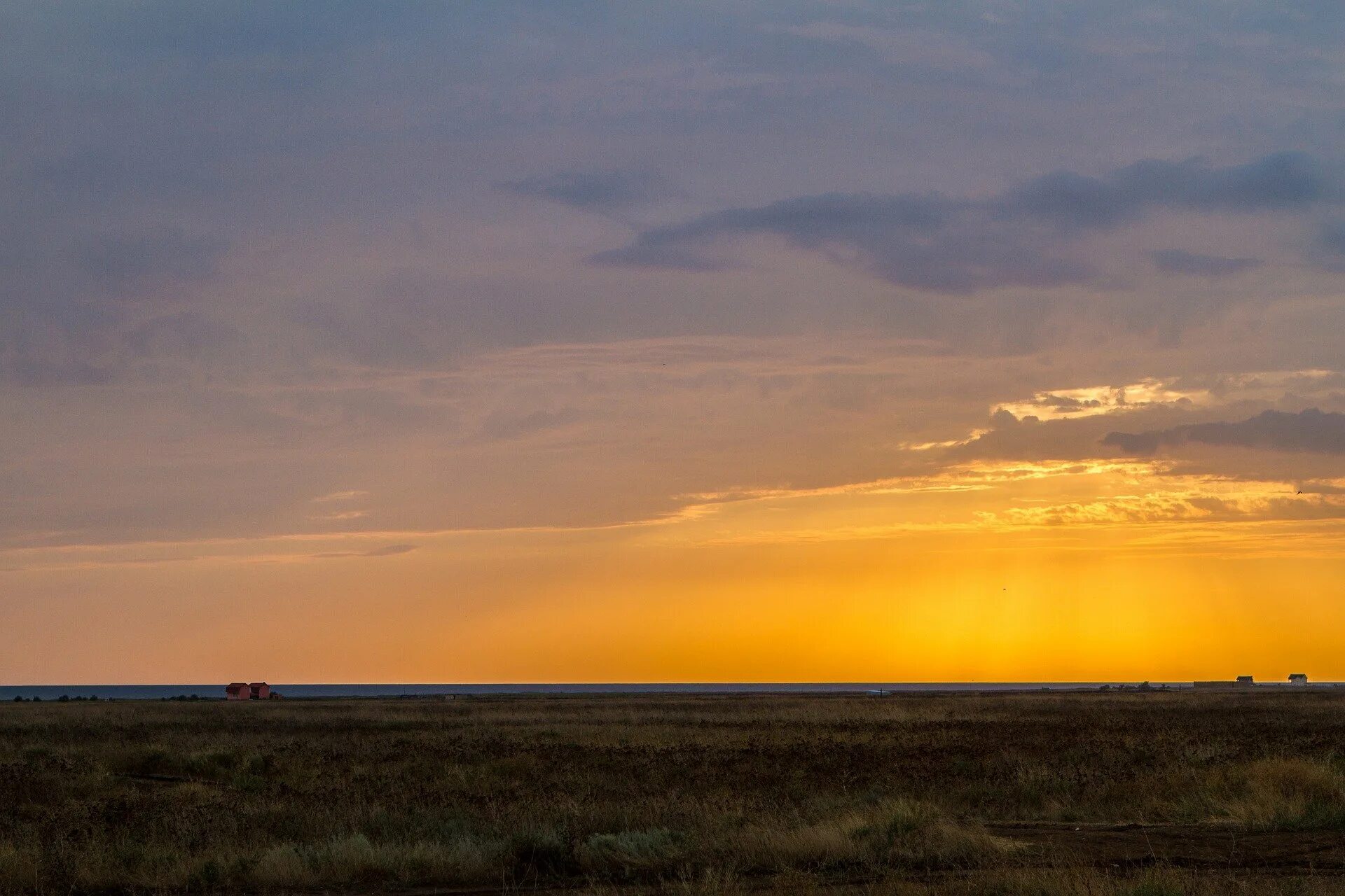 В степи жарко. Солнце в степи. Жара в степи. Жара в степи. Оренбургская степь заря.