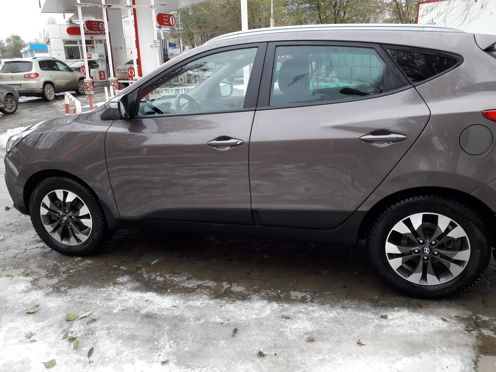 Оригинальные диски hyundai ix35 r17. Диски на икс 35. Hyundai ix35 r18. Диски на икс 35. Диски на икс 35.