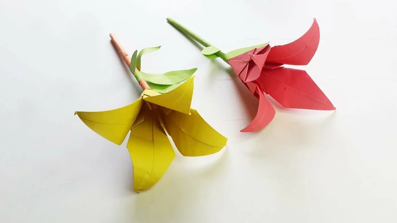 Оригами цветочек. Колокольчик оригами. Оригами колокольчик цветок. Цветок на шпажке из бумаги. Оригами из бумаги для детей крокус