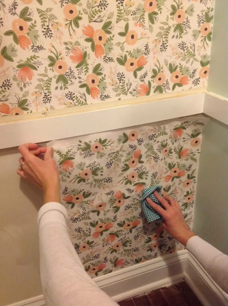 Оклеить обоями покрасить. Клеенка для ванной комнаты на стену. Клеенка на стены в ванной. Клеенку для оклеивания стен. Клеёнка на стену в кухню.