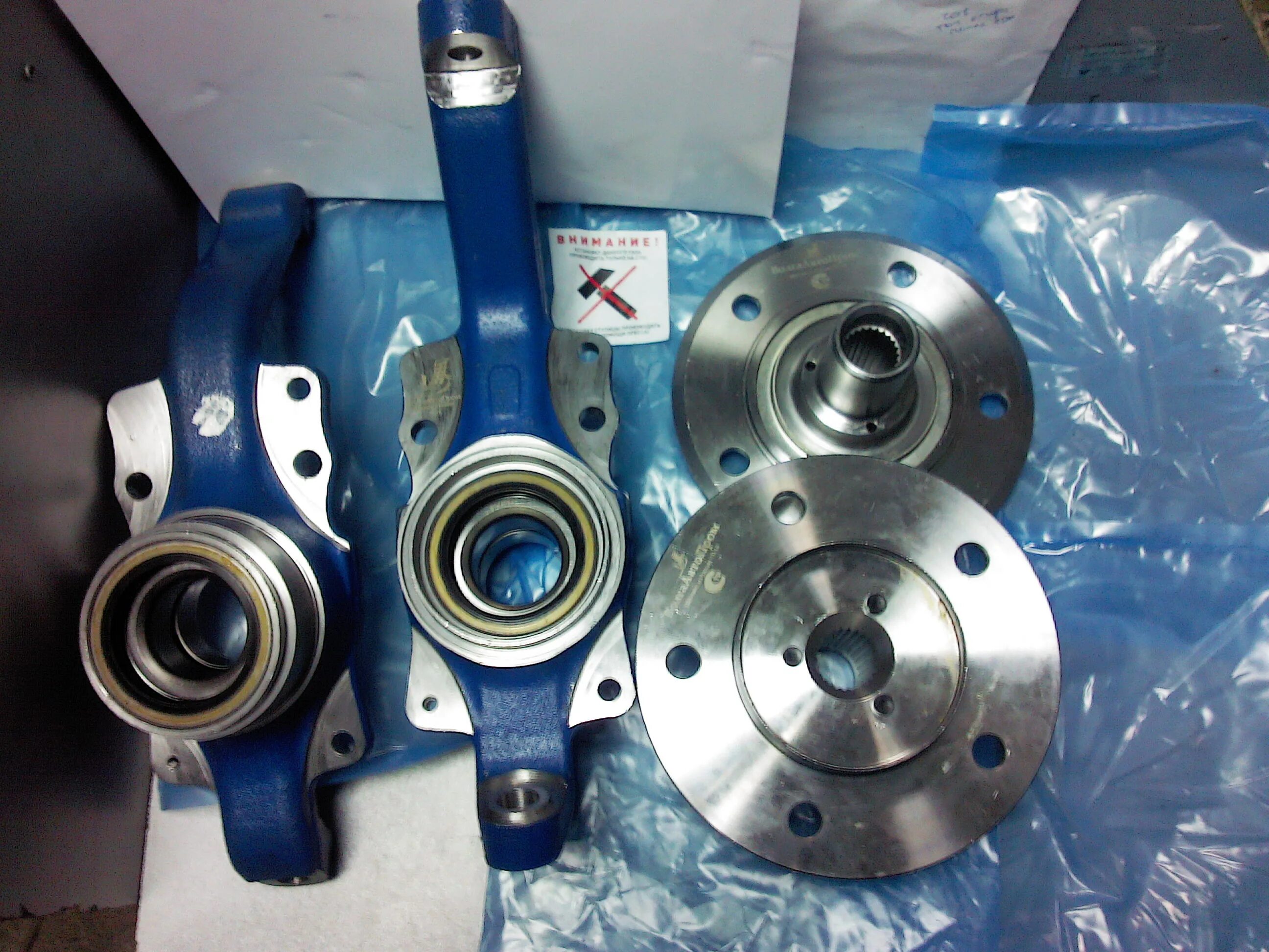 Нива 2121 поворотный кулак iveco. Усиленный ступичный узел шевроле нива волгаавтопром 2123. Поворотный кулак нива 21213. Подшипники усиленных поворотных кулаков нива шевроле. Поворотный кулак ваз 2121.