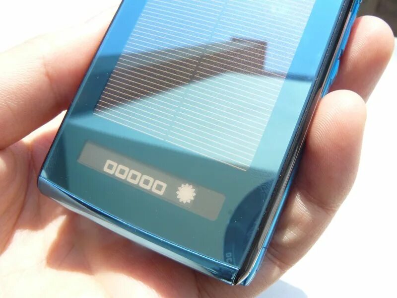 Телефон стал горячим. Телефон Sharp Solar 6030. Солнечная панель Шарп мини. Sharp солнечных батарей. Телефон Sharp с солнечной батареей.