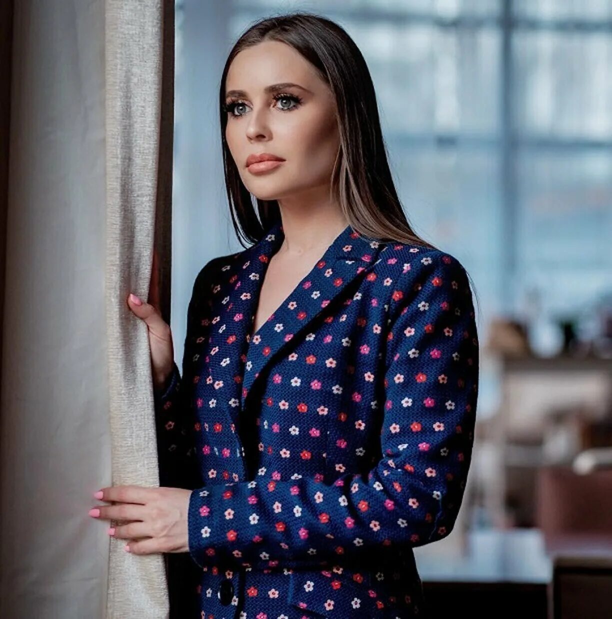 Юлия михалкова в мини. Куда делась михалкова. Юлия михалкова пельмени. Юлия евгеньевна михалкова-матюхина. Юлия михалкова.