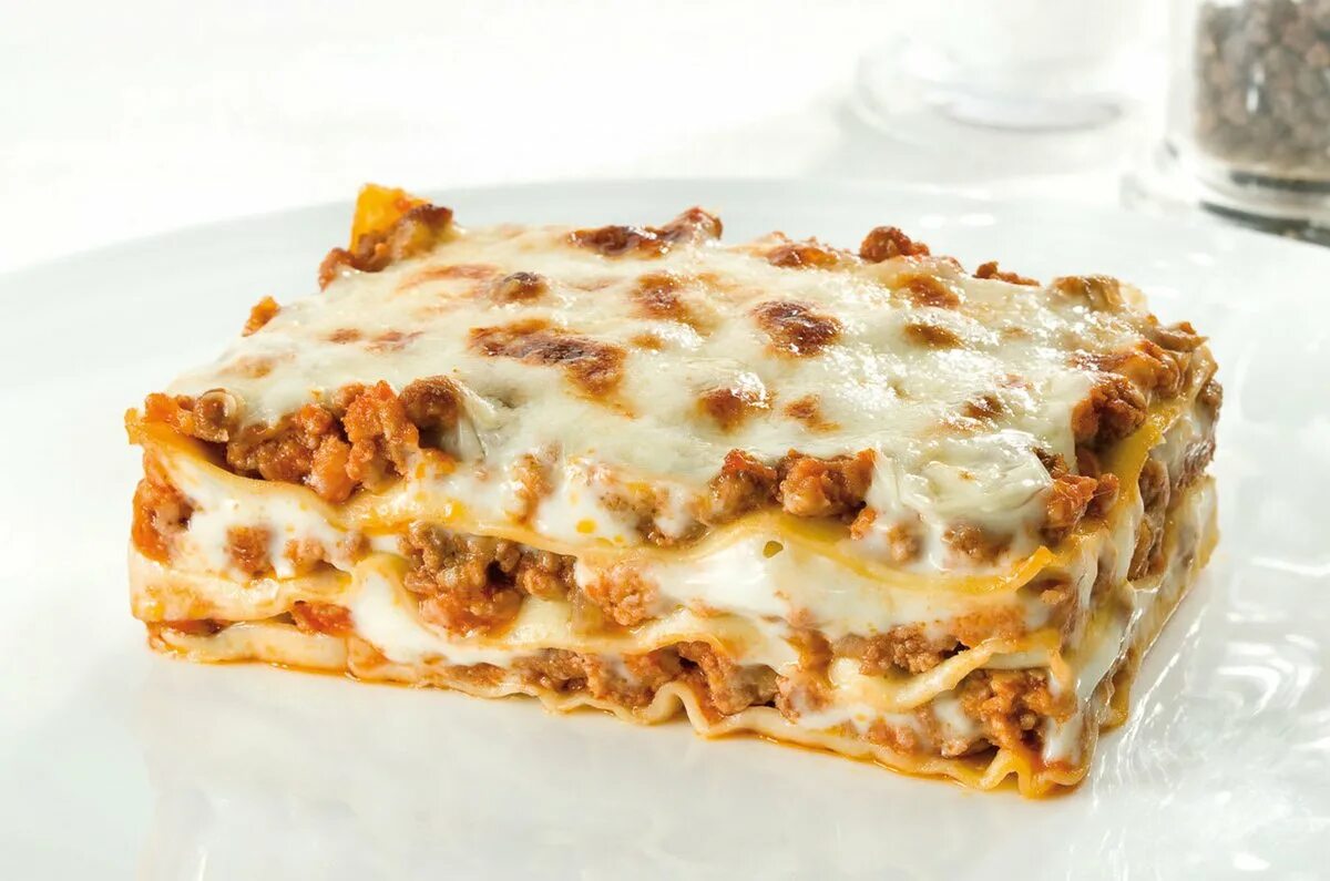 Типа лазаньи. Лазанья болоньезе. Alberto lasagne bolognese. Лазанья бешамель. Итальянская лазанья.