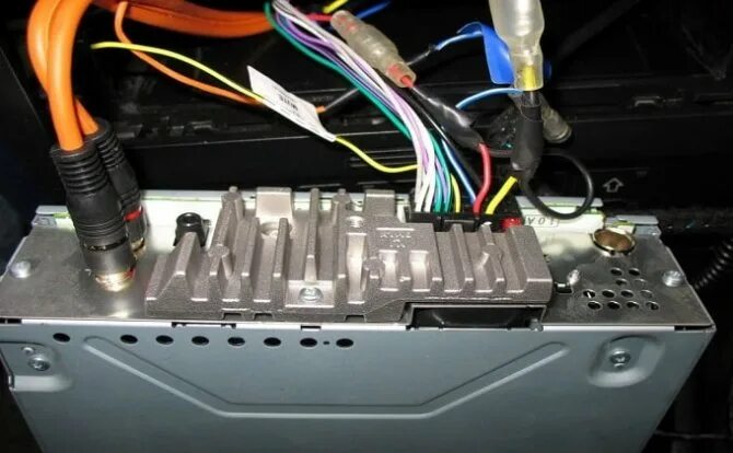 Отключается магнитофон. Усиление громкости магнитолы. Выключается автомагнитола. Выключается магнитофон. Прибавляет громкость в магнитоле.