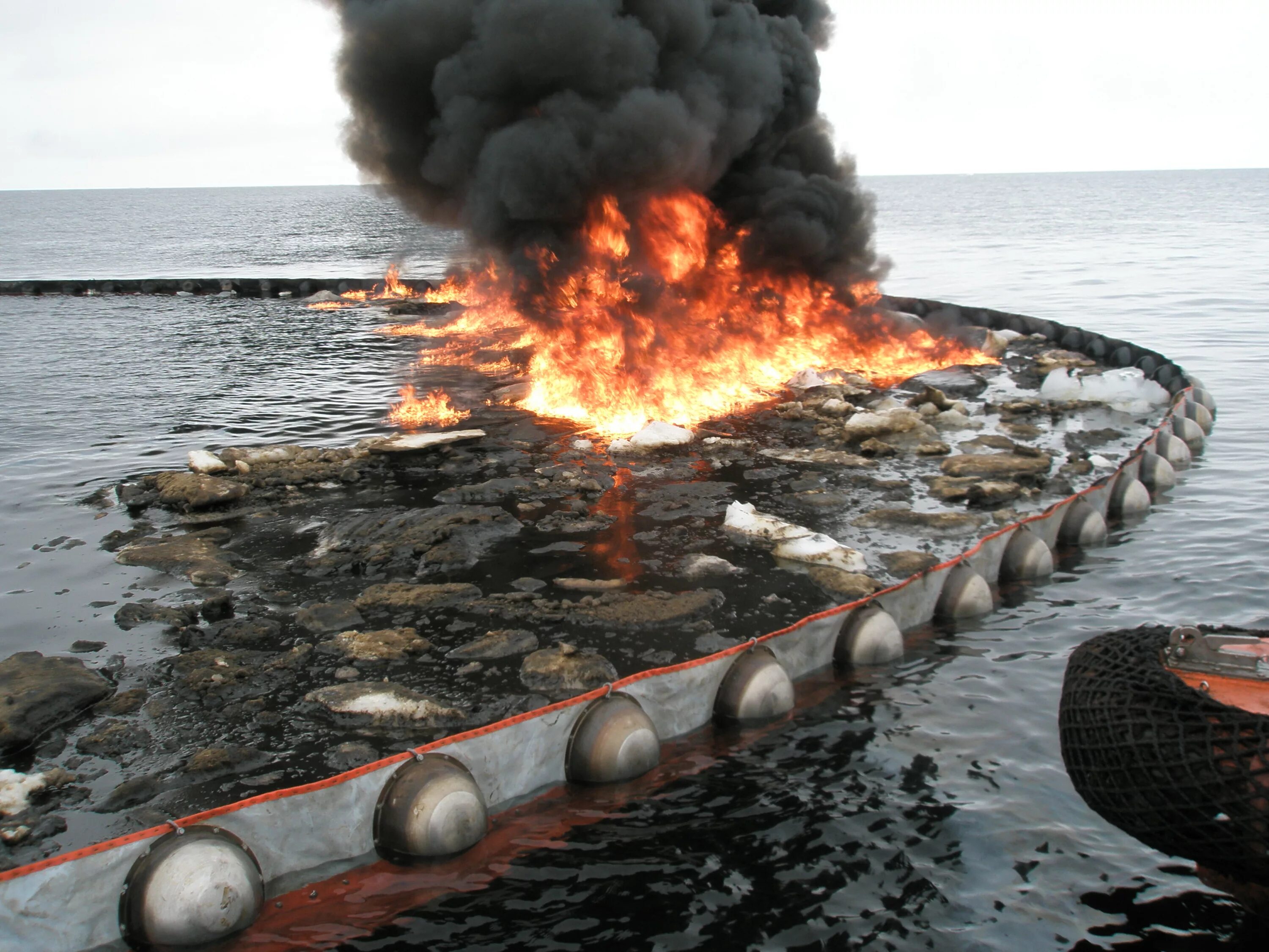 Огнеупорные боновые заграждения. Боновые заграждения нефть. Термический метод ликвидации разливов нефти. Ликвидация аварийных разливов нефти и нефтепродуктов.