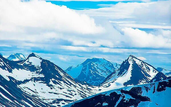 Самая высокая точка скандинавских гор. Галлхёпигген. Скандинавские горы вершина. Гора Галлхёпигген Норвегия. Вершина Кебнекайсе.