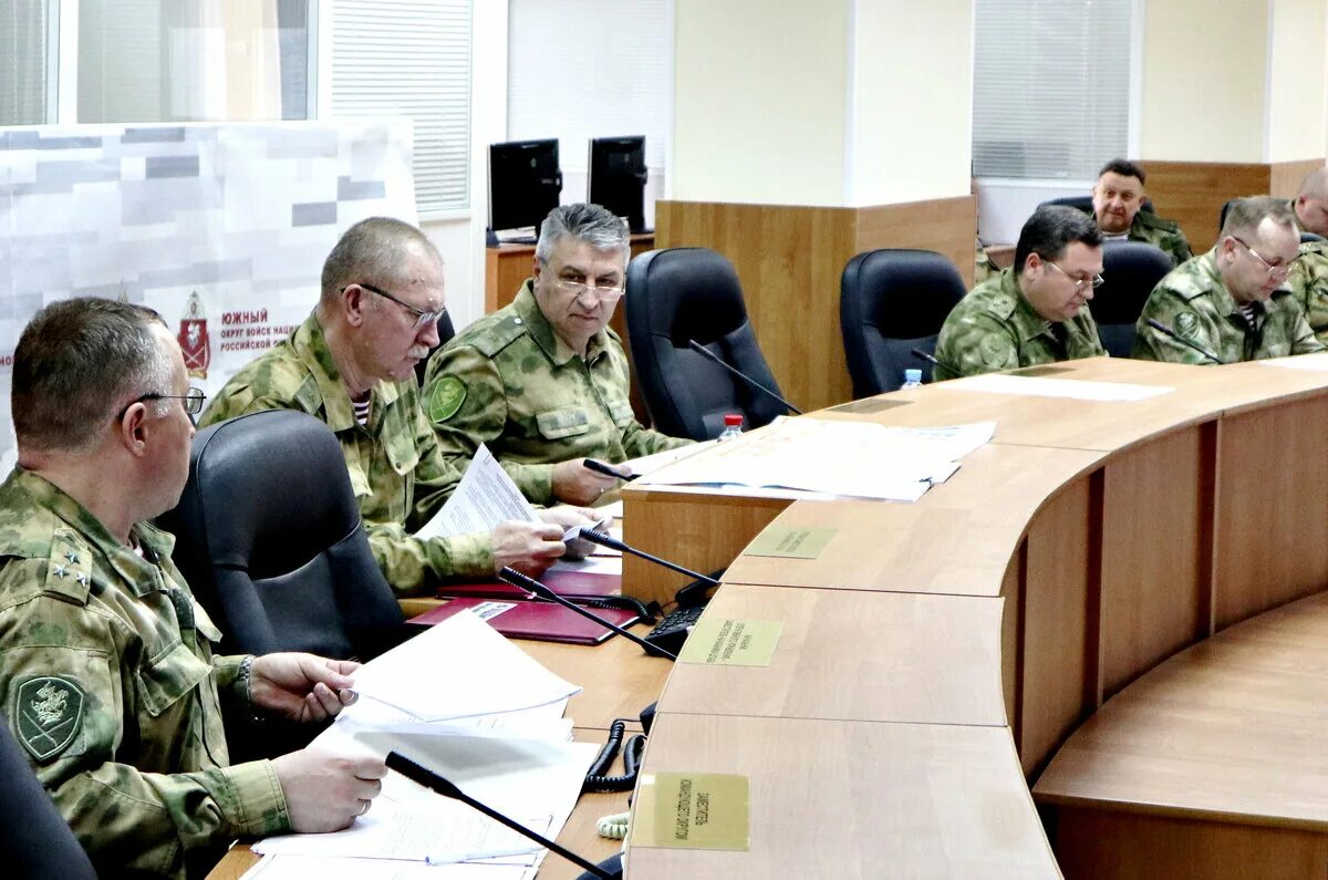 Генерал голлоев игорь дмитриевич. Генерал майор калмыков росгвардия. Генерал-майор алексей воробьёв. Сергей михайлович ченчик. Южный округ войск национальной гвардии российской.