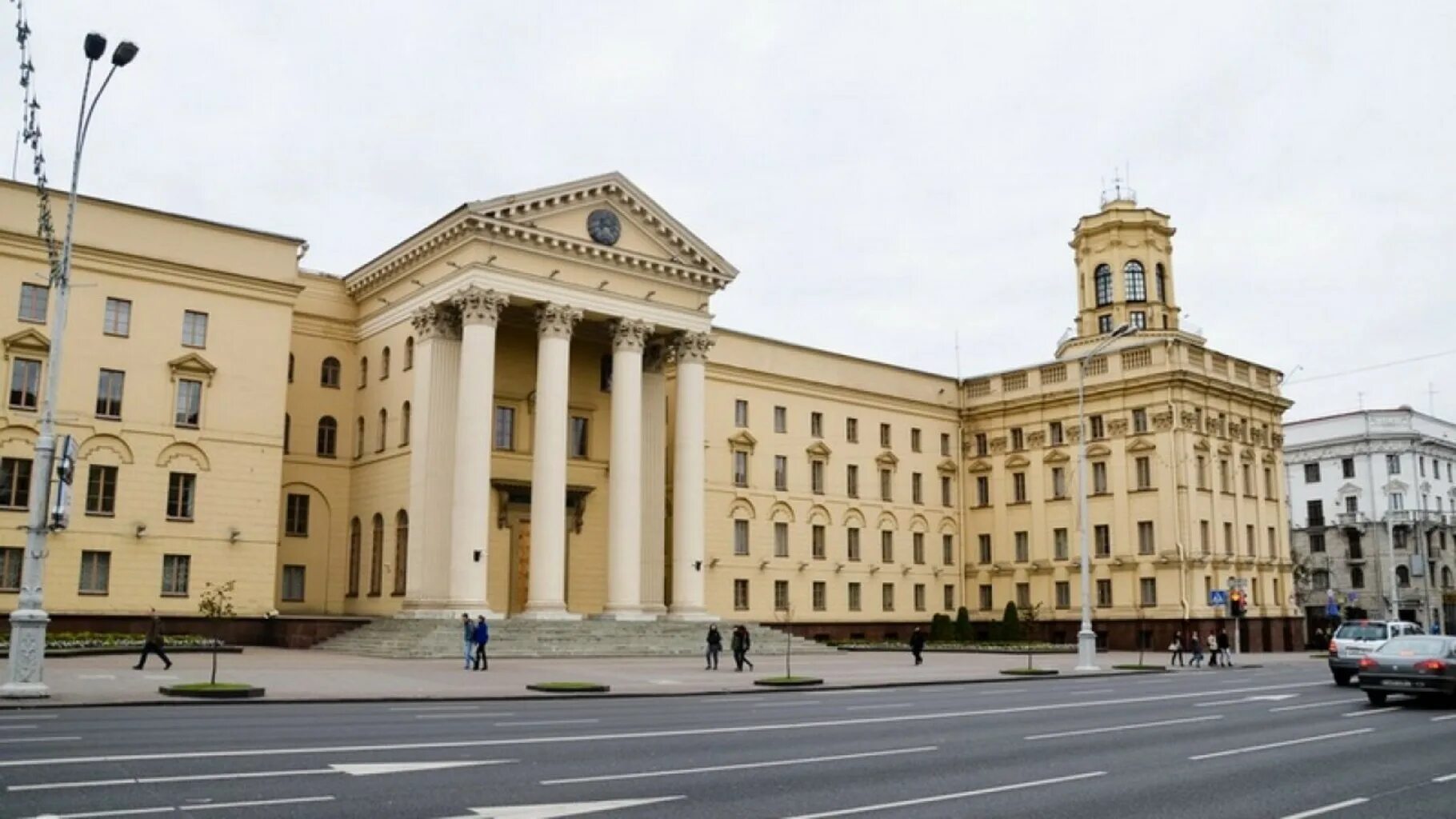 Здание кгб. Картина в рамке здание кгб беларуси. Штаб кгб беларуси. Минское кгб. Здание комитета государственной безопасности республики беларусь.