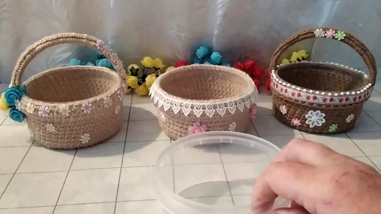 Корзинка из ведерка. Интерьерные корзинки. Корзина из пластикового ведра. Корзина из пластикового ведра. Корзинки из джута.